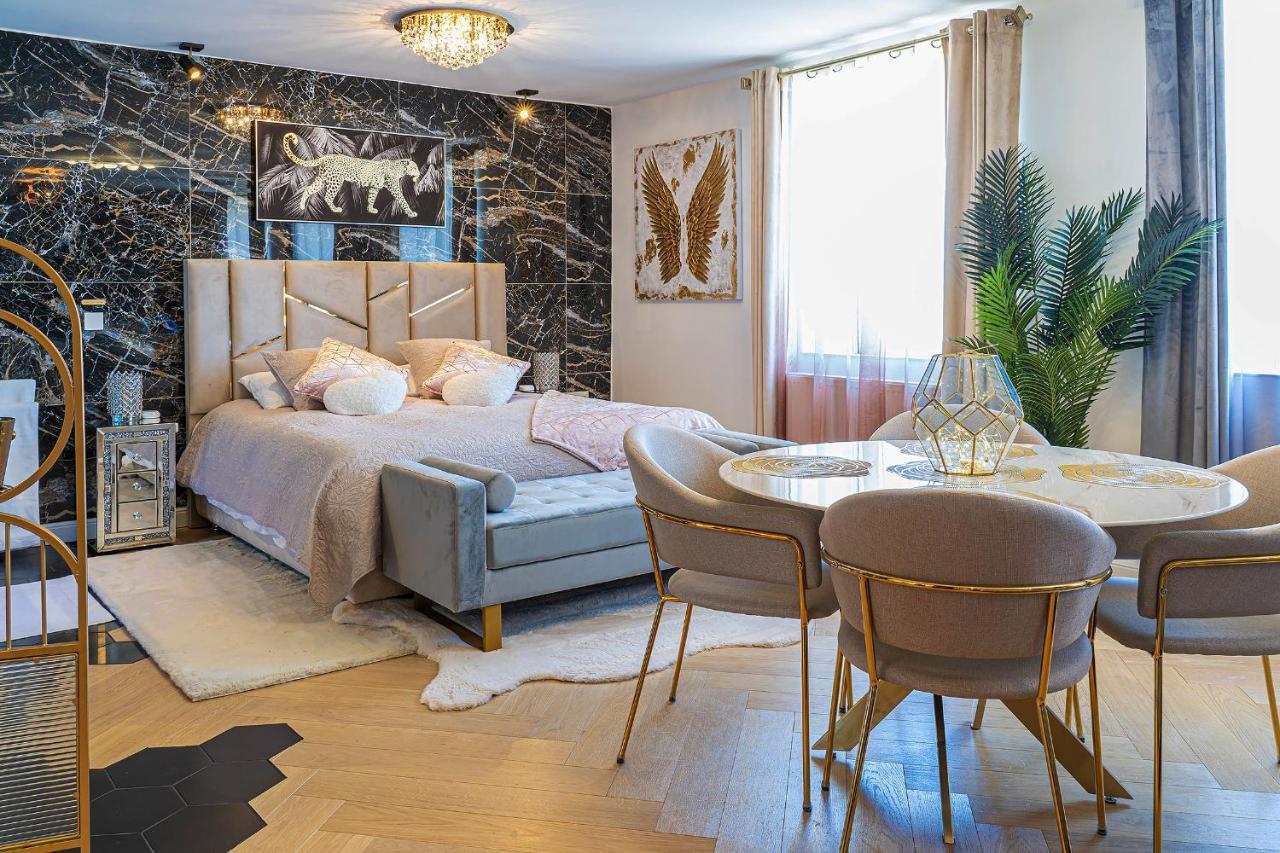 Magnifique loft / spa en face de la cathédrale ! Narbona Esterno foto