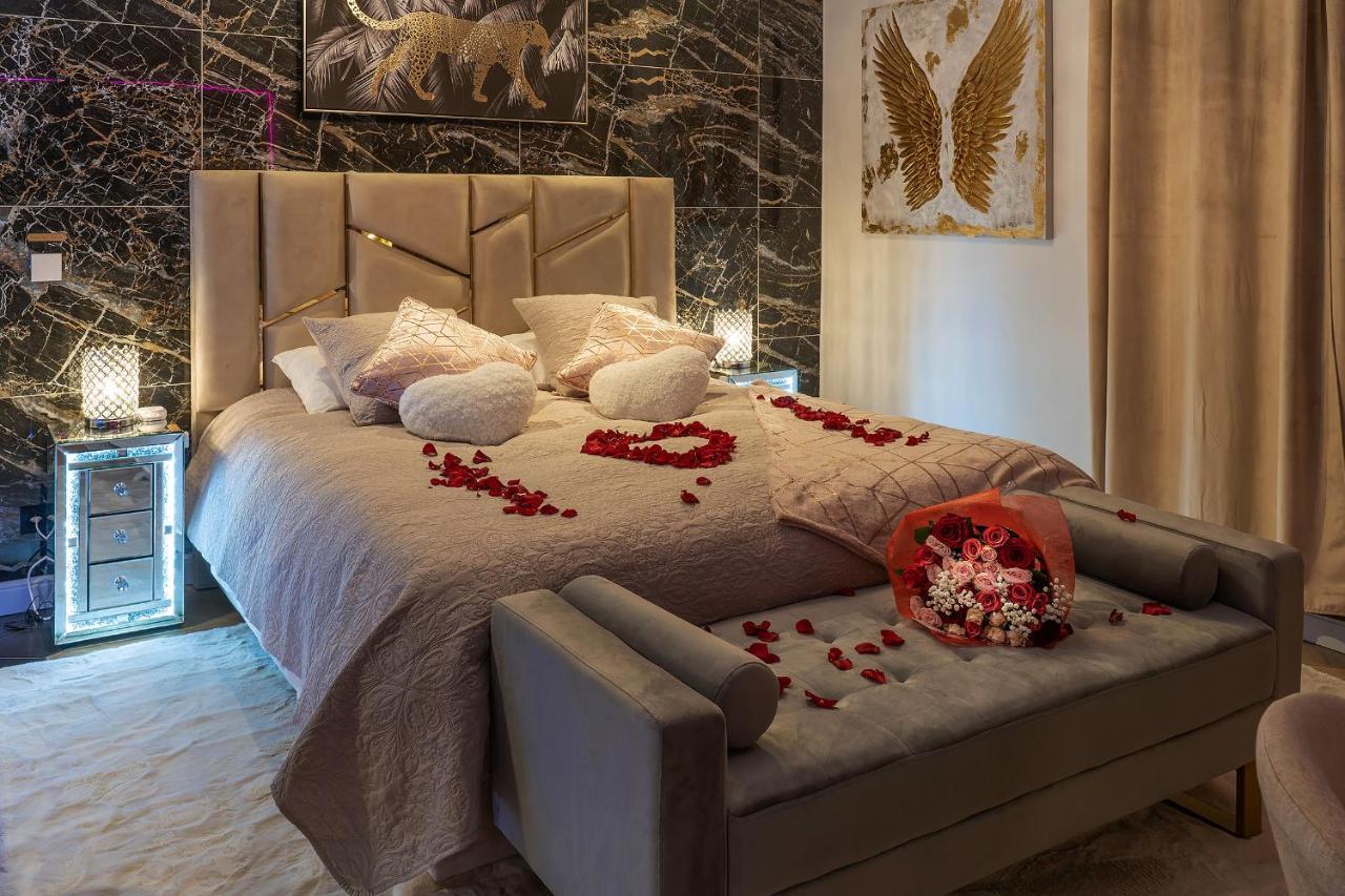 Magnifique loft / spa en face de la cathédrale ! Narbona Esterno foto